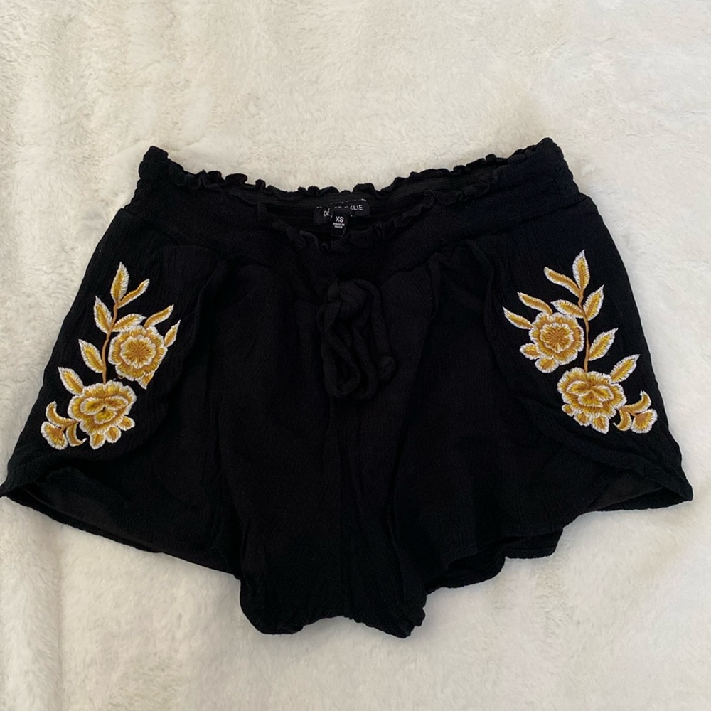 PacSun x Kendal&Kylie Black Shorts Yellow Embroidered Flowers XS